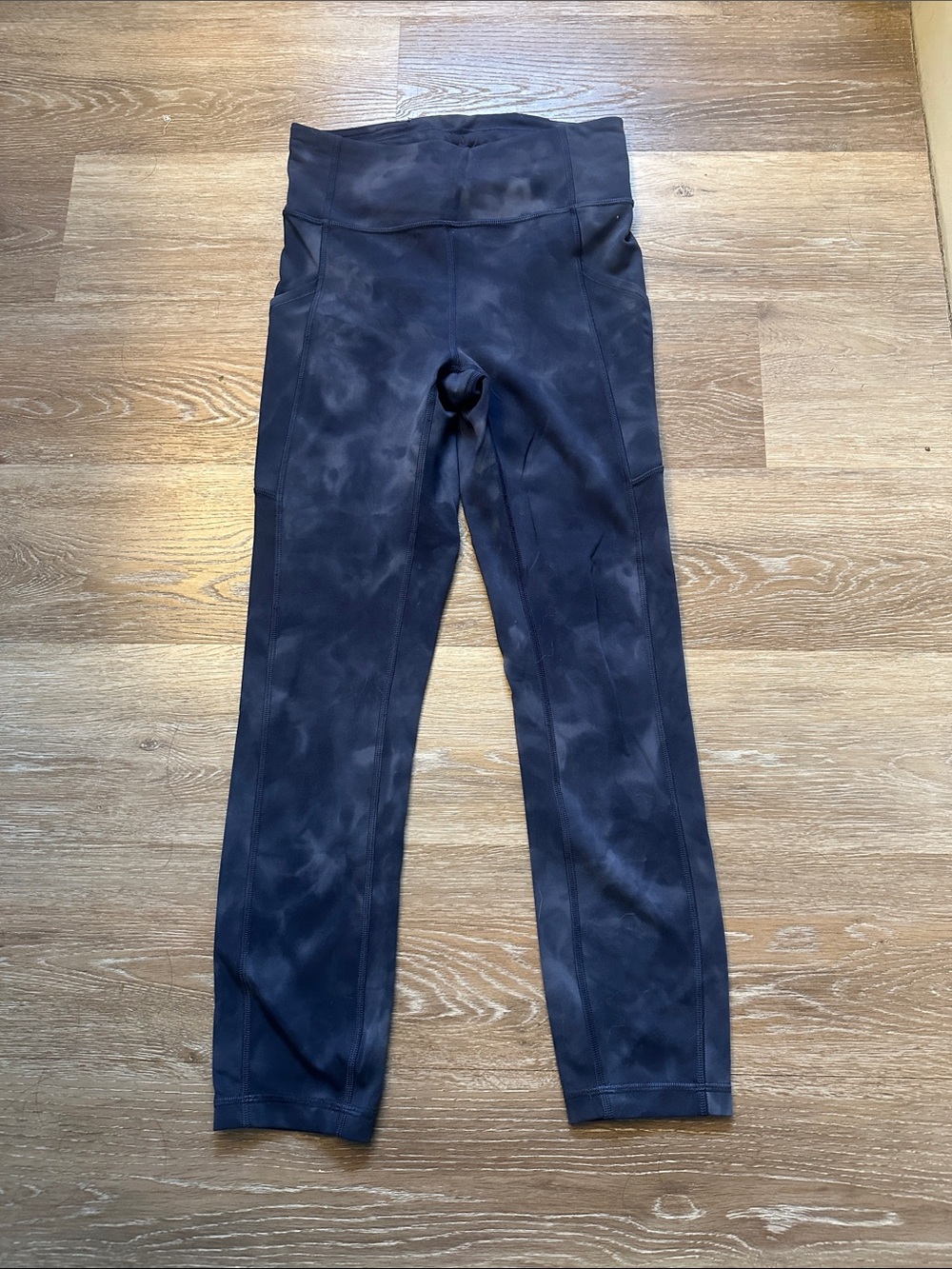 Blue tie dye lululemon leggings with pockets